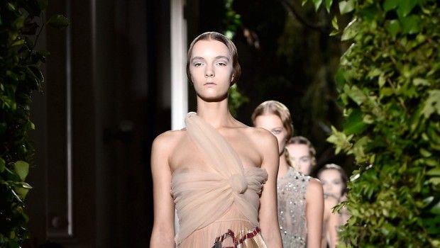 Sfilate Alta Moda Parigi 2014: Valentino, collezione autunno inverno 2014 2015, guest Kim Kardashian e Emma Watson