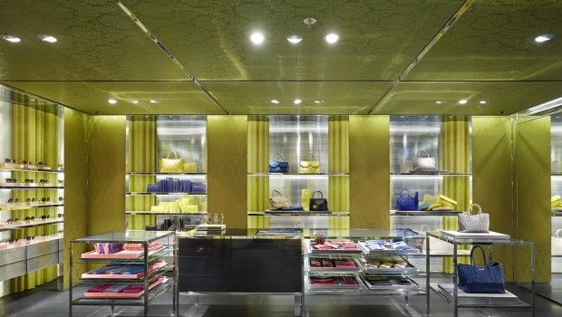 Miu Miu Hong Kong store aeroporto: il negozio è dedicato alle collezioni di borse, accessori e calzature