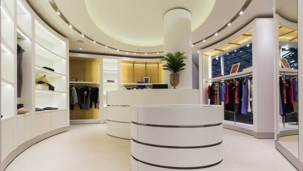 Les Copains Mosca: inaugurato il nuovo store, che esprime l’eleganza raffinata e minimal della maison