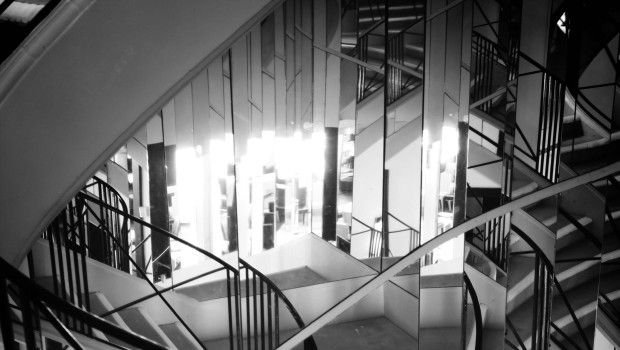 Chanel mostra Second Floor Londra: gli scatti di Sam Taylor-Johnson dell’appartamento privato di Coco Chanel