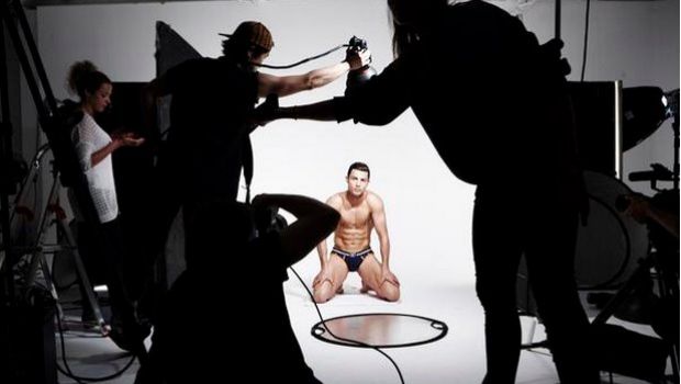 Cristiano Ronaldo CR7 Underwear: Ronaldo svela su Twitter il lancio della nuova collezione, il backstage