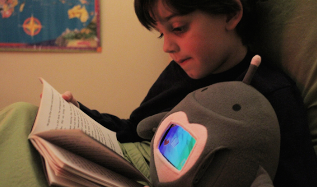 Lyka, il robot di peluche che avvicina i bambini alla lettura