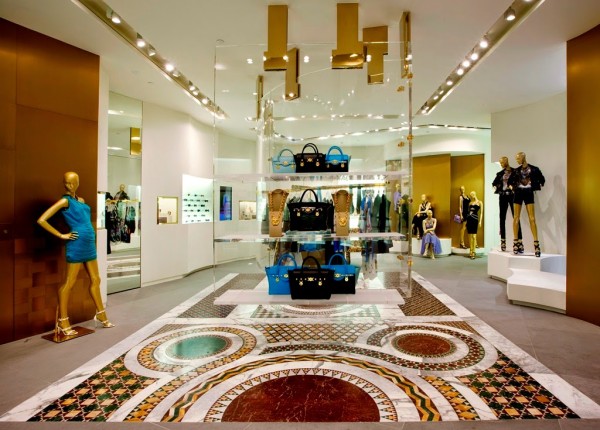 Versace inaugura una nuova boutique a Hong Kong