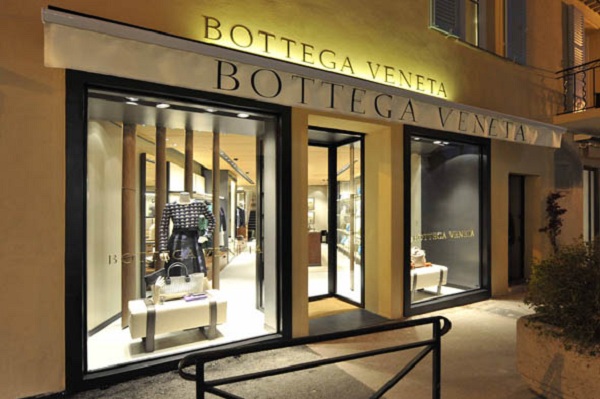 Borse Bottega Veneta The Knot in mostra a Saint Tropez