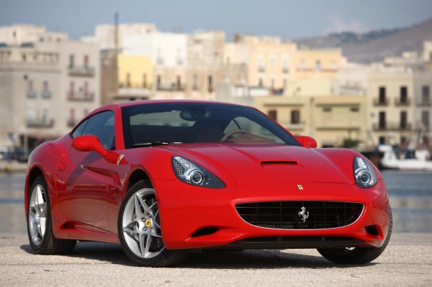 Sebastian Vettel regala una Ferrari California al padre