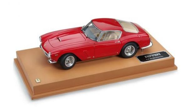 Ferrari 250 GT SWB, modellino di lusso in scala 1:18