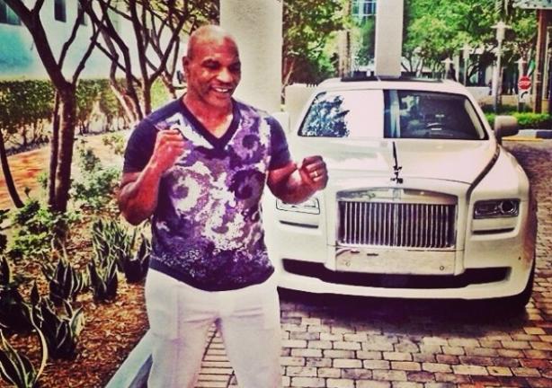 Mike Tyson a Miami su una Rolls-Royce Ghost