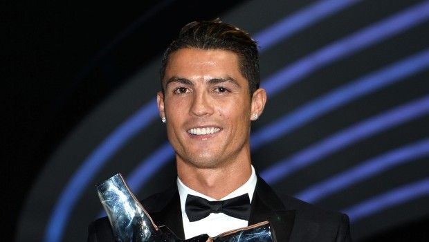 Cristiano Ronaldo UEFA Best Player 2014: il giocatore dell&#8217;anno indossa Tag Heuer e DSquared2