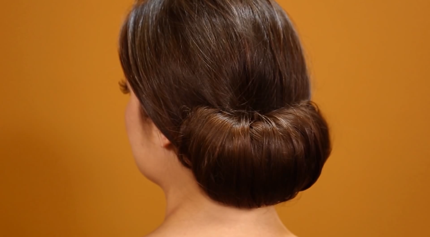 Acconciature veloci in 10 minuti: lo chignon rovesciato