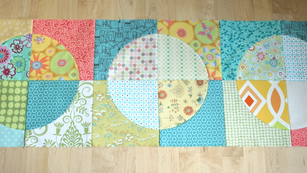 Patchwork: come fare una coperta semplice con blocchi curvi