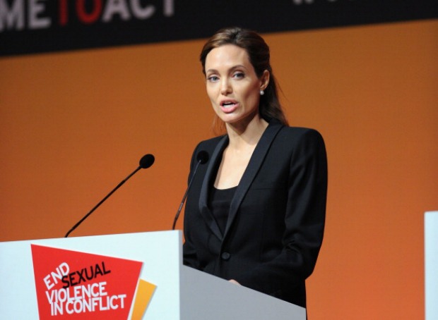 Angelina Jolie premia le volontarie Butterfly della Colombia