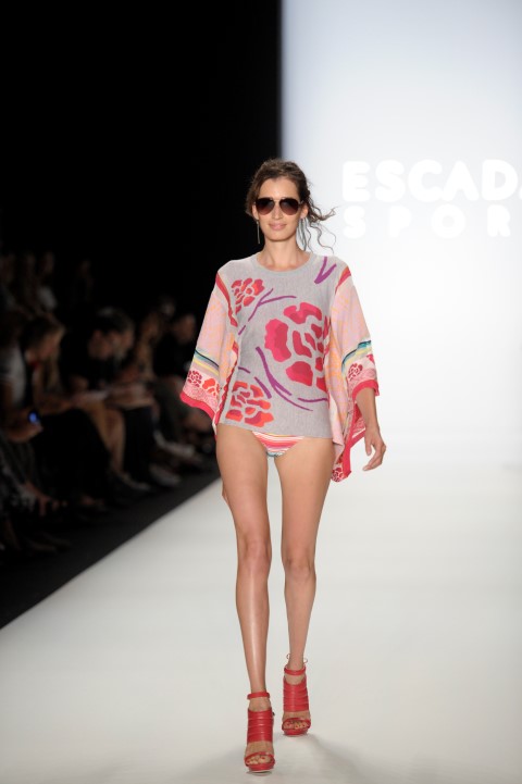 Tendenze moda donna primavera estate 2015: l&#8217;arte di Jean Dubuffet per Escada Sport, le foto