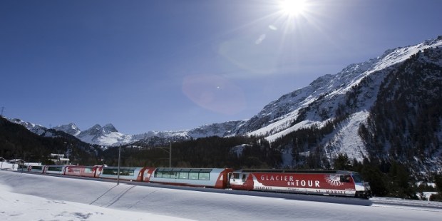 In treno sul Glacier Express tra gli hotel di lusso di St. Moritz e Zermatt