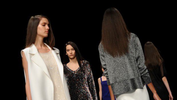 Tendenze moda donna primavera estate 2015: le sensuali trasparenze di Anteprima, le foto della sfilata