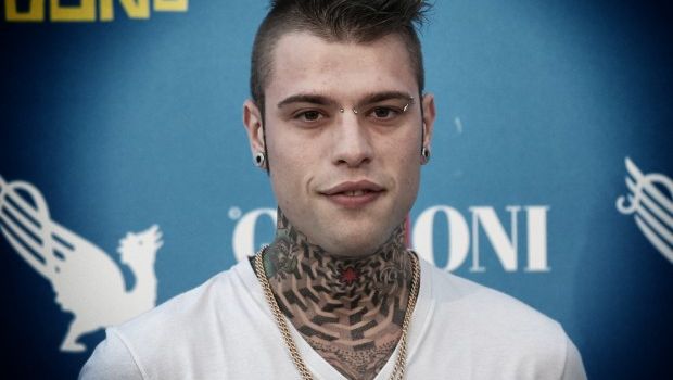 X Factor 2014 Italia giudici: Fedez indossa gli abiti della collezione Emporio Armani