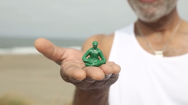 Yoga Joes: soldatini che fanno yoga come sfiziosa idea regalo