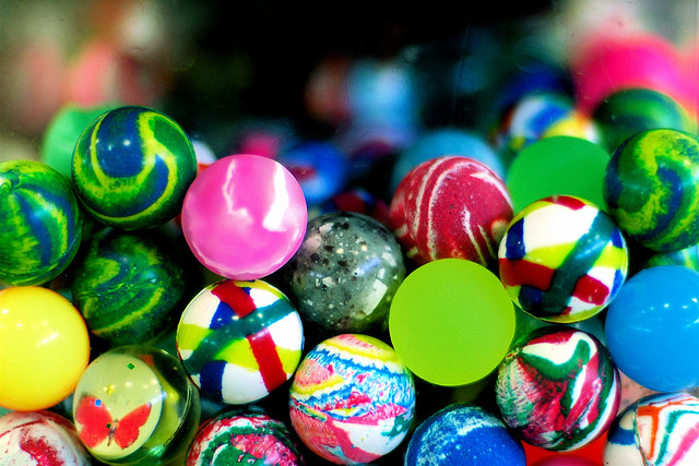 Le palline rimbalzanti fatte in casa per i giochi dei bambini