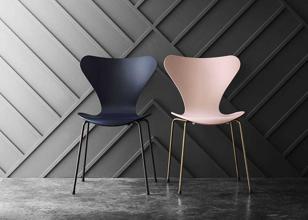 La Serie 7 di Arne Jacobsen festeggia i 60 anni con due special editions