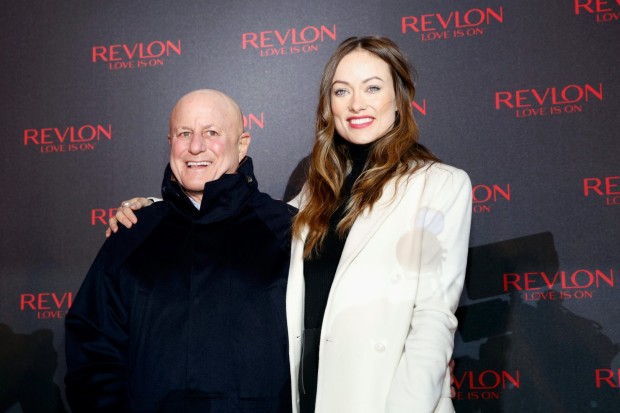 Revlon campagna Love is On: l&#8217;evento a New York con Oliva Wilde, testimonial anche Halle Berry ed Emma Stone