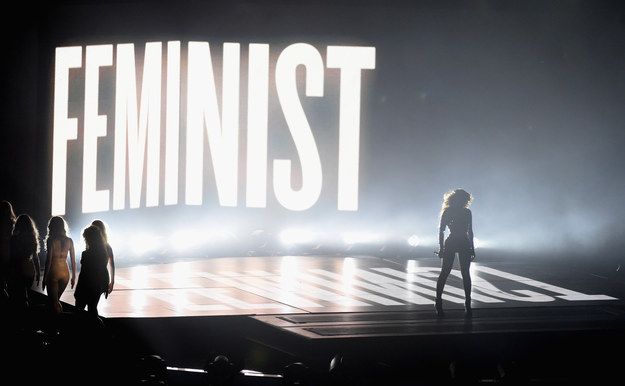 Femminista è una parola da bannare? Time pensa di sì, poi cambia idea e si scusa