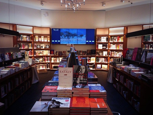 Il restyling della storica libreria Rizzoli a Milano