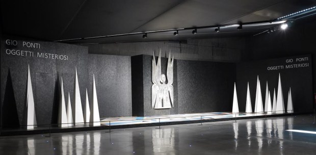 Il ricordo di Giò Ponti nella mostra &#8220;Oggetti misteriosi&#8221; a Milano Malpensa