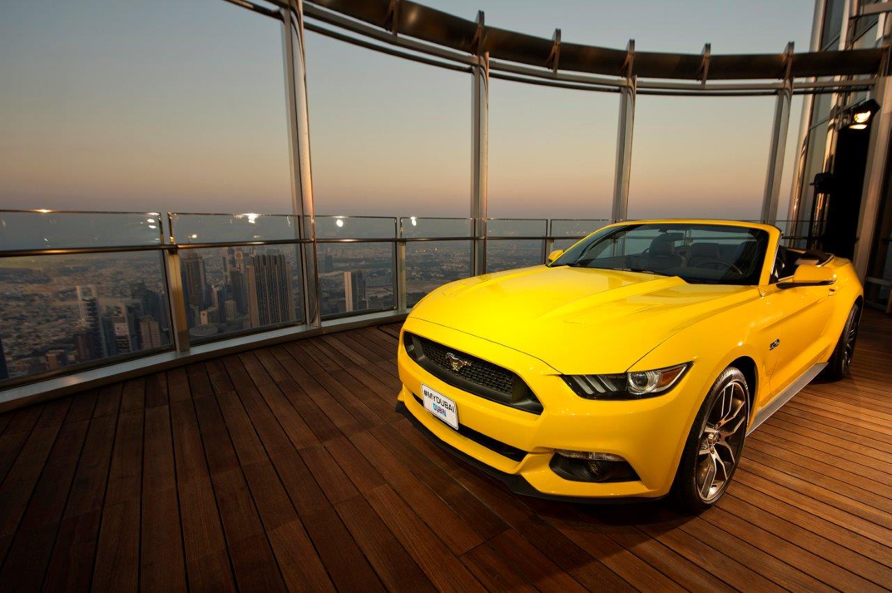 La Ford Mustang in cima al Burj Khalifa di Dubai