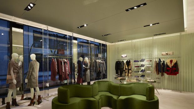 Prada Amburgo: trasferita la boutique nella principale via dello shopping Neuer Wall, le foto