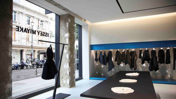 Issey Miyake Londra: il nuovo flagship store a Brook Street, le foto