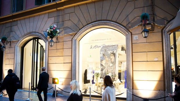 &#038; Other Stories Roma: inaugurato il nuovo store, le foto del party