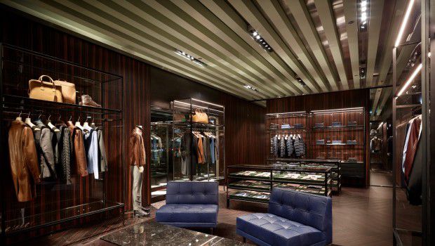 Prada Francoforte: aperta la nuova boutique dedicata alle collezioni maschili, le foto