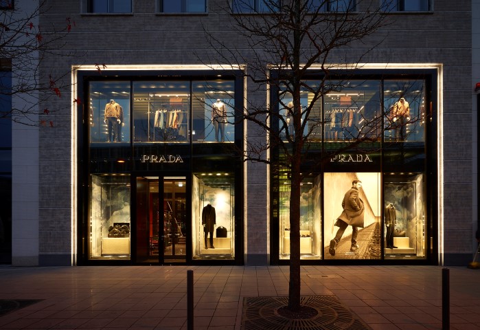 Prada Francoforte: aperta la nuova boutique dedicata alle collezioni maschili, le foto