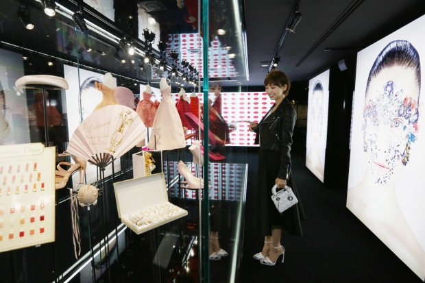 Esprit Dior Tokyo: dalla mostra alla sfilata evento di Raf Simons, i video e le foto