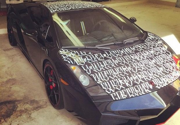 Chris Brown rovina il look della sua Lamborghini Gallardo