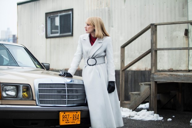 A Most Violent Year film 2015: Jessica Chastain indossa esclusivamente abiti Giorgio Armani