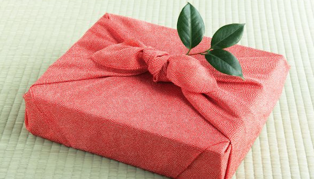 Come fare un pacchetto regalo:  i Furoshiki