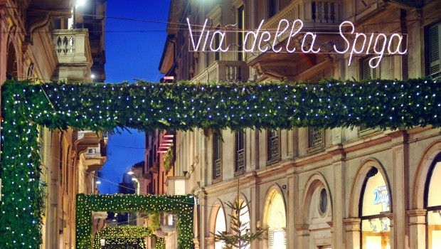 Natale 2014 Milano: Tiffany&#038; Co illumina Via della Spiga, le foto