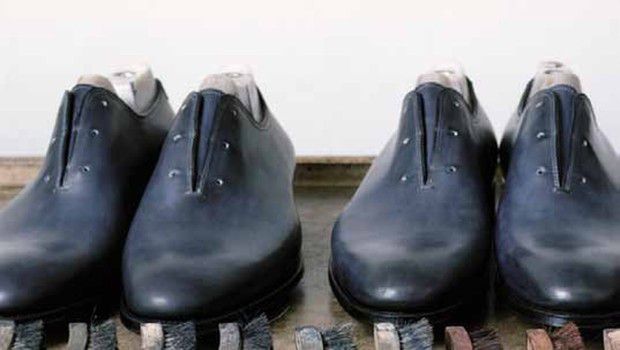 Santoni calzature libro: &#8220;Costruttori di bellezza&#8221;, il mestiere della calzatura maschile di eccellenza