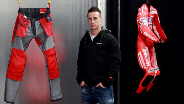 SpidiDenim: Andrea Dovizioso alla scoperta della sartorialità high-tech del modello Racer, le foto