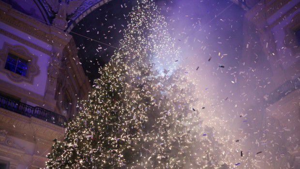 Swarovski Albero di Natale Milano 2014: cristalli illuminano in Galleria Vittorio Emanuele II, le foto