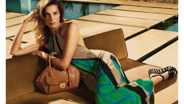 Salvatore Ferragamo campagna pubblicitaria primavera estate 2015: textures ricche e dettagli artigianali