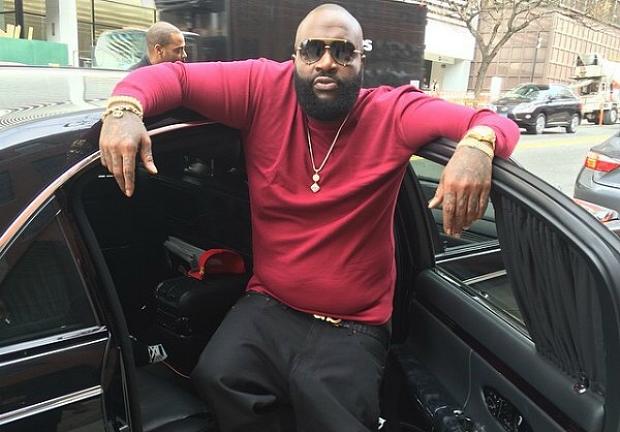 Rick Ross va a spasso a New York con la sua Maybach