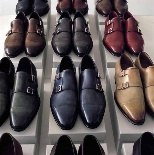 Santoni calzature libro: &#8220;Costruttori di bellezza&#8221;, il mestiere della calzatura maschile di eccellenza