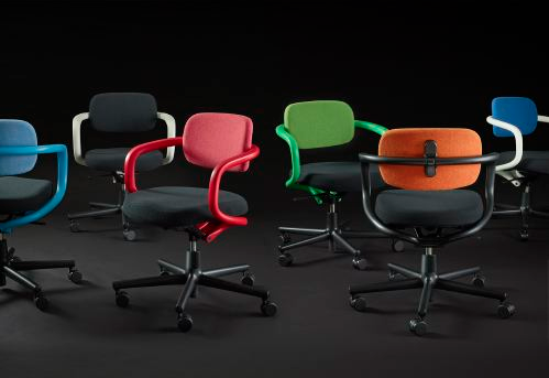 Konstantin Grcic presenta Allstar, la sua linea di sedie da ufficio multicolor