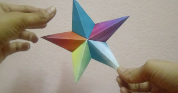 La stella di Natale in origami fai da te con il tutorial semplice