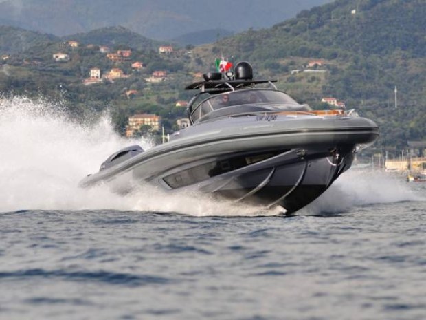 Barca Sacs Strider 19: tender per yacht di lusso