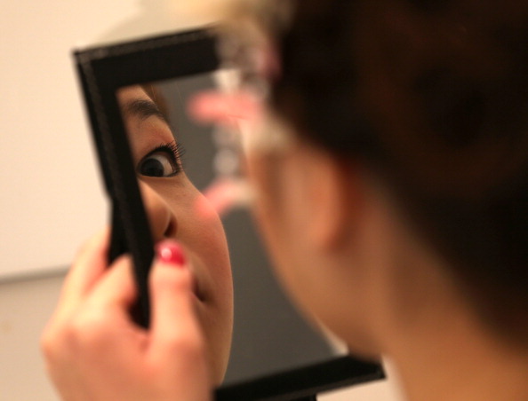 Autostima femminile: i 5 trucchi per accrescerla allo specchio