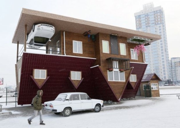 In Russia il design insolito di una casa a testa in giù