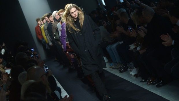 Sfilate Milano Moda Uomo Gennaio 2015: l’eclettismo essenziale di Bottega Veneta, collezione autunno inverno 2015 2016