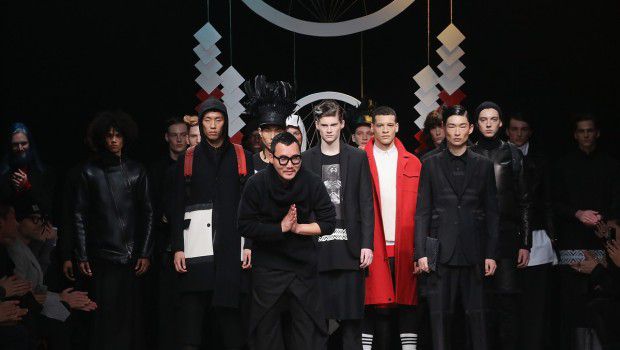 Sfilate Milano Moda Uomo Gennaio 2015: le iconiche Superstar di adidas Originals in passerella con D.Gnak